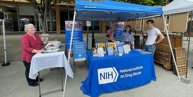 NIDA volunteers conducting Naloxone training at Towsontown Spring Festival, Towson, MD