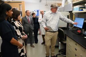 Touring a NIDA IRP Lab